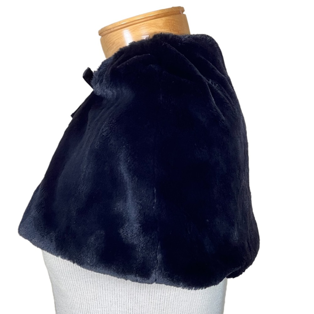 The Children’s Place Faux Fur Black Cape With Button & Loop Closure M 7/8 - Picture 4 of 11